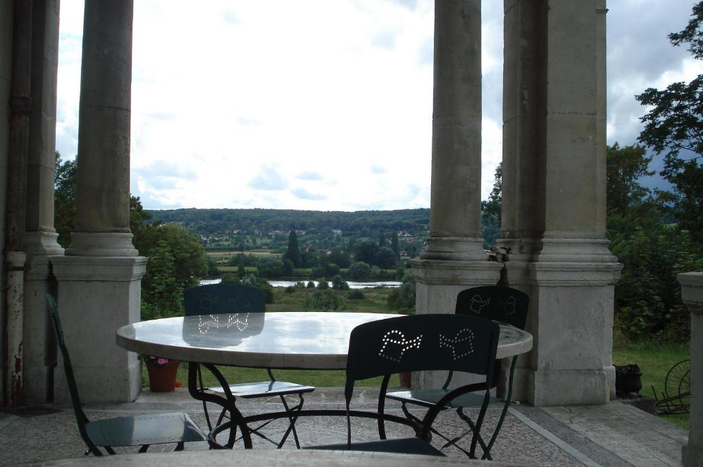 Chateau De La Madeleine Pressagny l'Orgueilleux Exterior foto